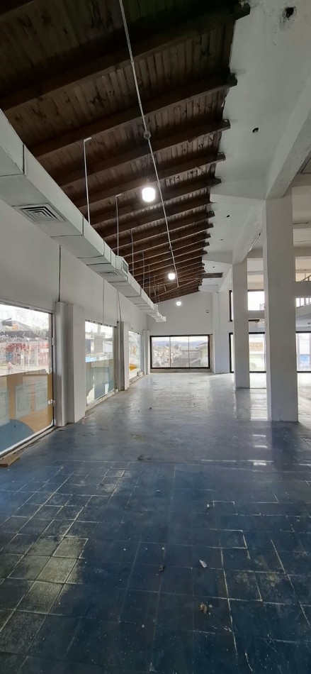 ALQUILER IMPORTANTE LOCAL COMERCIAL ONELLI