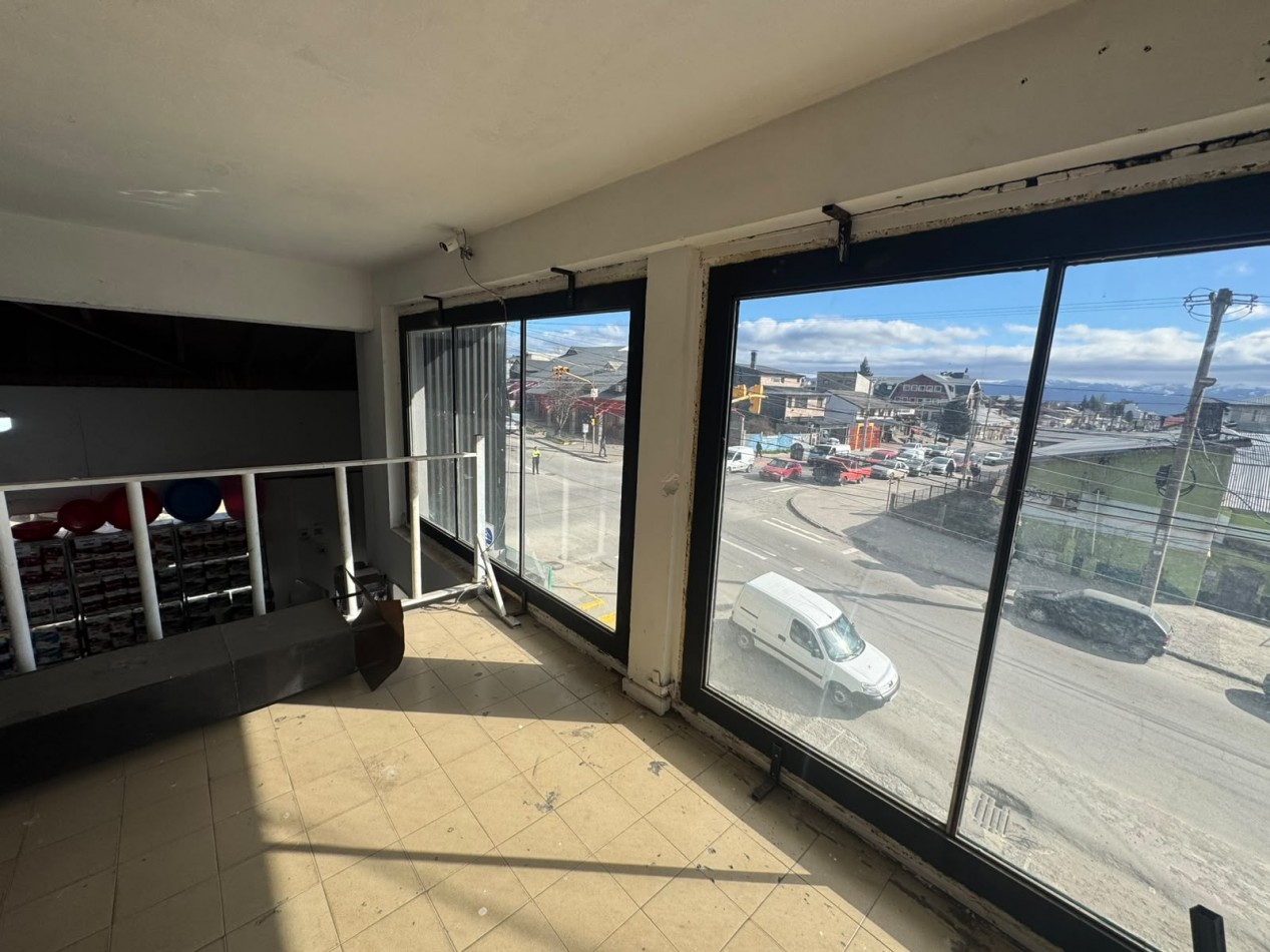 ALQUILER IMPORTANTE LOCAL COMERCIAL ONELLI