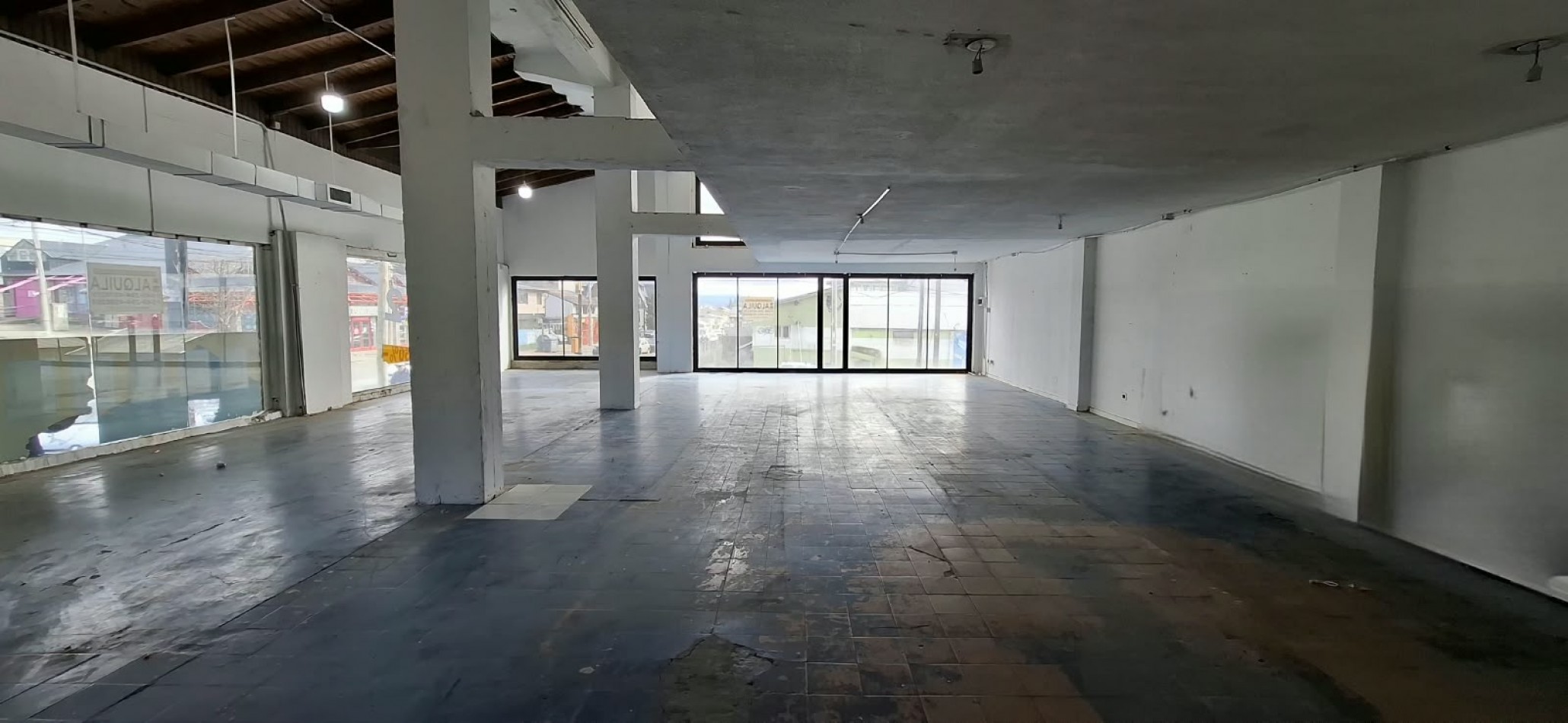 ALQUILER IMPORTANTE LOCAL COMERCIAL ONELLI