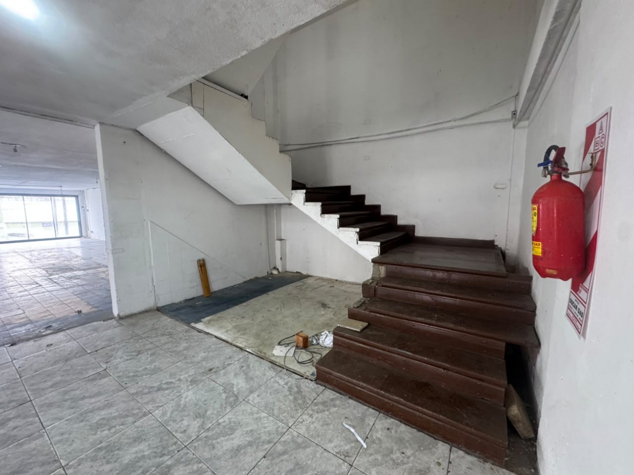 ALQUILER IMPORTANTE LOCAL COMERCIAL ONELLI