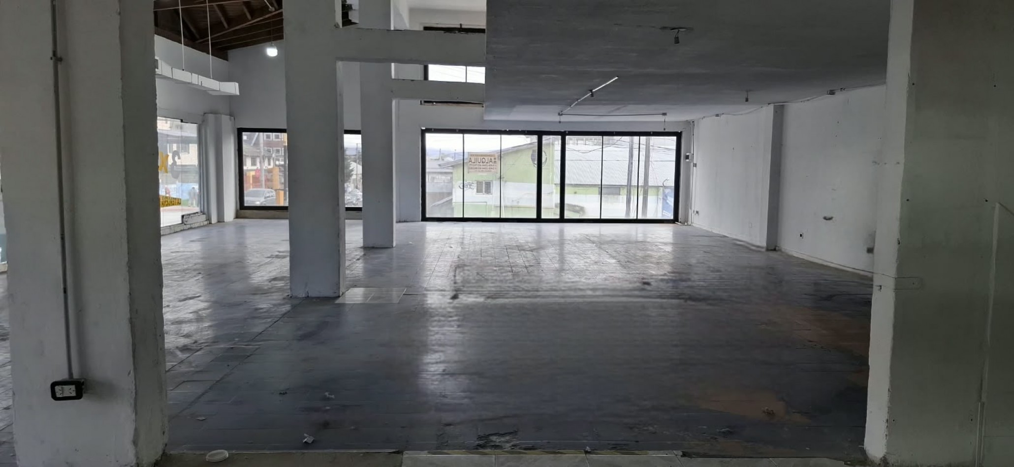 ALQUILER IMPORTANTE LOCAL COMERCIAL ONELLI